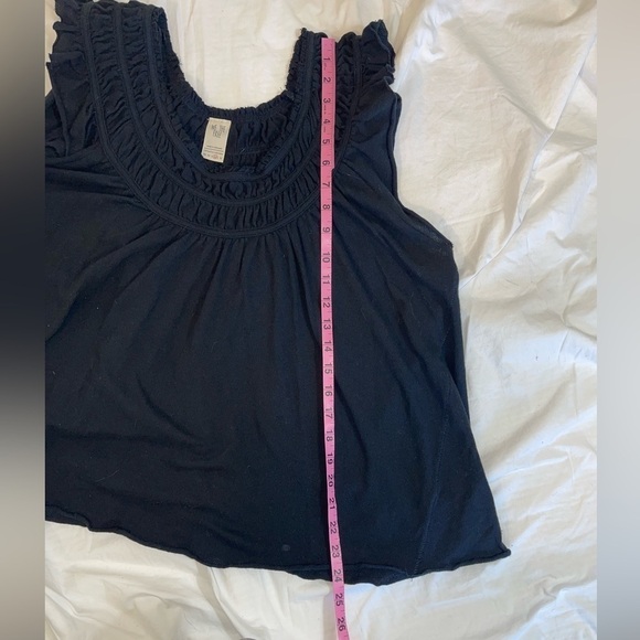 Free People We the Free Pleated Top Size Med. Black Flutter Sleeve Crew Neck GUC - Picture 4 of 7
